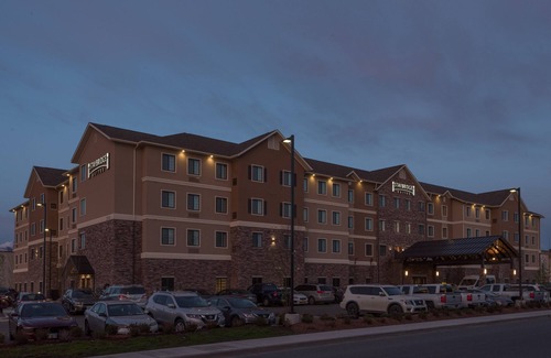 Midtown Anchorage Apartment | Equipped Queen Studio | Free Daily Breakfast, Business Center + Heated Indoor Pool Access