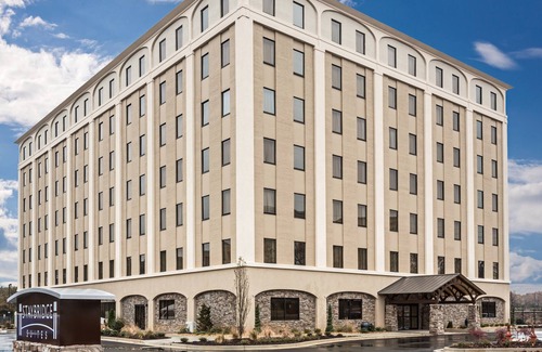 East Point Condo | Equipped Suite Near ATL | Free Breakfast + 24h Business Center!