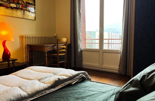 Quartier Capuche-Allies Apartment | #ER Les Alliés The Bright and cosy T4 with view