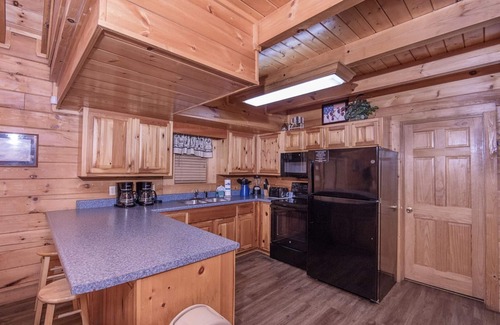 Pigeon Forge Cabin | ER298- Renewed Spirit Great location- Close to town