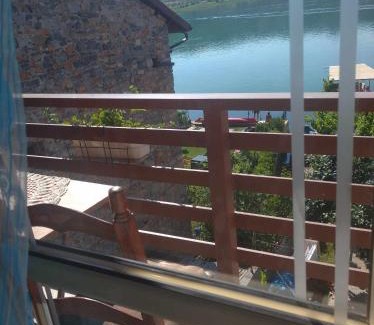 Lin Bed & Breakfast | ERDA LAKESIDE Guesthouse