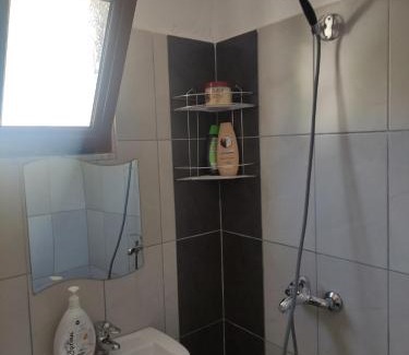 Lin Bed & Breakfast | ERDA LAKESIDE Guesthouse