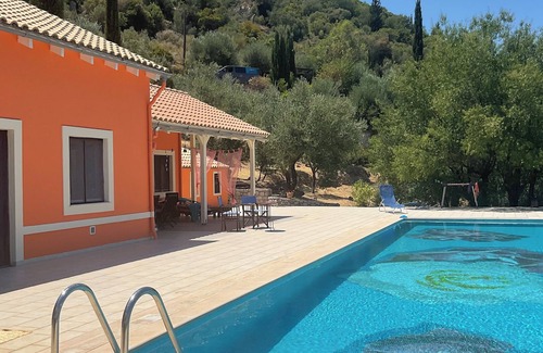 Aetos House | Erholung pur mit Traumhafter Aussicht Direkt vom Pool aus