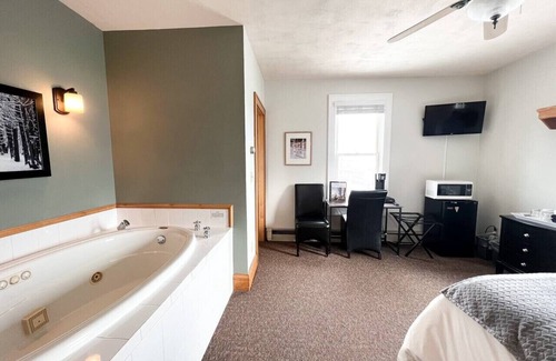 Bayfield Hotel | Erie Suite @ The Bayfield Guest House, Bayfield