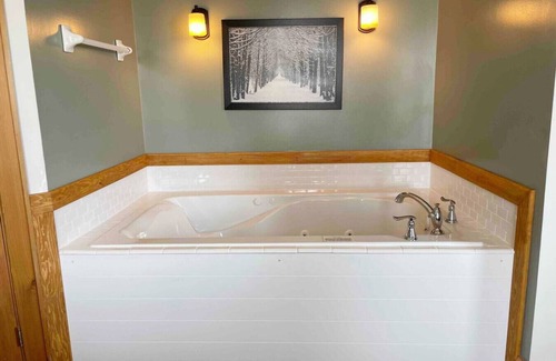 Bayfield Hotel | Erie Suite @ The Bayfield Guest House, Bayfield