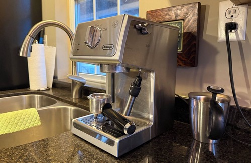 Leamington House | Erie’s Edge “Lakeside Retreat With Spectacular Sunrises & Garden Views”