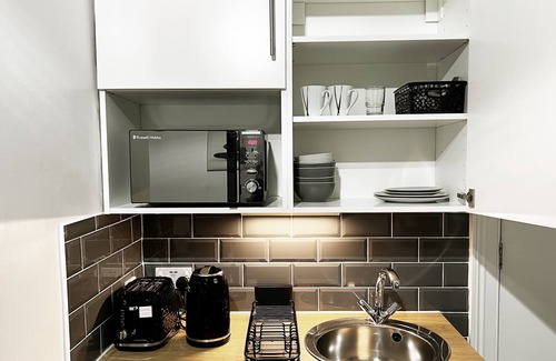 Waddon Apartment | Erin Court Mansion -Suite 11