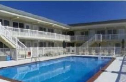 Cape May - Wildwood Condo | Erin Shores 1BDRM, 2 POOLS 1 HEATED, 2 BLOCKS TO BOARDWALK central air/wifi/catv