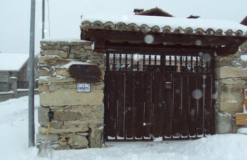 Navarredonda de Gredos House | Ermita de Gredos