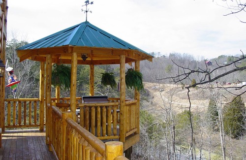 Pigeon Forge Cabin | ERN854 - Wagon Wheel Lodge - Great Location! Close To All The Action!