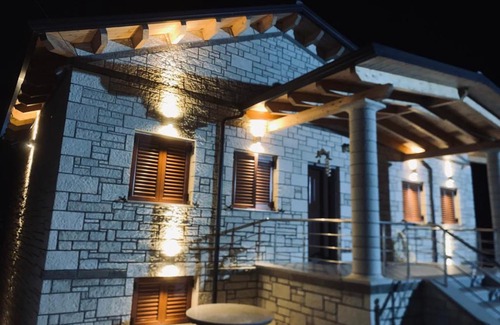 Mbrostar-Urë Apartment | Ervis Villa