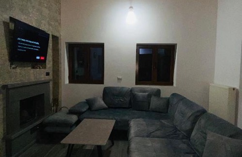 Mbrostar-Urë Apartment | Ervis Villa