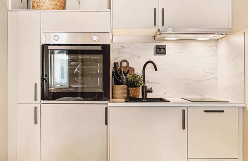 Engen Apartment | Escalòn Apartments l 24/7 checkin l VIP discount