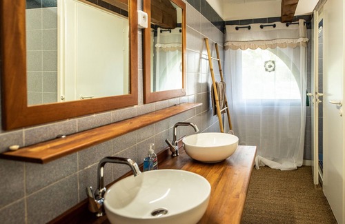 Le Bosc Bed & Breakfast | Escale au Salagou, Grand Gite Atypique de 250 m²
