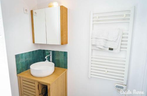 Maisons-Alfort Apartment | Escale-marne fr - 202 - Free Parking - Free Luggage Storage - Metro 8 Eiffel Tower - All equipped - Linen Included - Washing Machine - Panoramic View - From 1 to 18 guests
