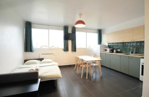 Maisons-Alfort Apartment | Escale-marne fr - 202 - Free Parking - Free Luggage Storage - Metro 8 Eiffel Tower - All equipped - Linen Included - Washing Machine - Panoramic View - From 1 to 18 guests