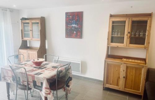 Castelsarrasin Apartment | Escapade au canal