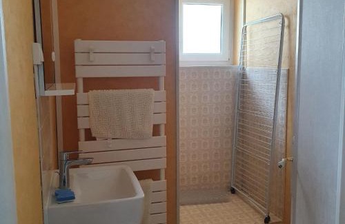 Bazoches-les-Gallerandes Apartment | Escapade touristique: gîte avec 2 chambres, TV et cuisine équipée à Bazoches-les-Gallerandes - FR-1-590-155