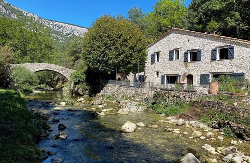 Saint-Vallier-de-Thiey House | Escapade au Moulin et sa Rivière Privative au Milieu D'un Domaine de 14 Hectares