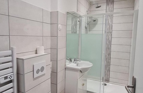 Lacroix-sur-Meuse Apartment | Escapade Nature au Parc de Lorraine - Gîte Lumineux pour 2-4 Pers, Activités & Détente - FR-1-585-91