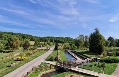 Lacroix-sur-Meuse Apartment | Escapade Nature au Parc de Lorraine - Gîte Lumineux pour 2-4 Pers, Activités & Détente - FR-1-585-91