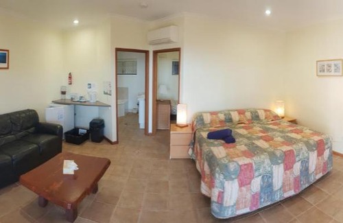 Agnes Water Hotel | Escape 1770 Motel - No Kids - NO SMOKING - No Partying