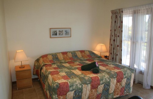 Agnes Water Hotel | Escape 1770 Motel - No Kids - NO SMOKING - No Partying