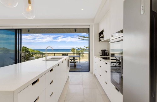 Bilinga Apartment | Escape 201 - Beachfront Luxury in Bilinga/North Kirra - Linen Provided