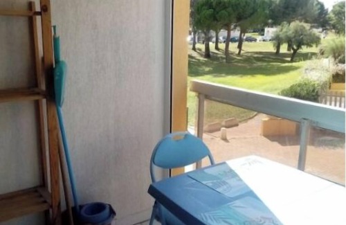 Le Grau-Du-Roi Apartment | Escape and relaxation just a stone's throw from the sea - Cosy balcony