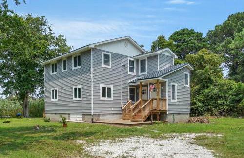 Deep Hole House | Escape at Deep Hole Hideaway - Pet friendly duplex!