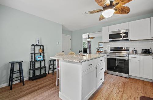 Deep Hole House | Escape at Deep Hole Hideaway - Pet friendly duplex!