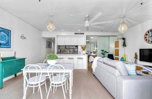 Cairns Central Business District Apartment | Escape at Harbour Lights Poolside Chic in the City