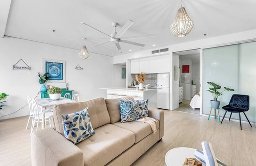 Cairns Central Business District Apartment | Escape at Harbour Lights Poolside Chic in the City