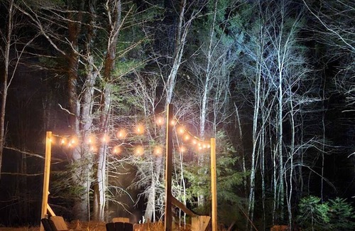 Harrison House | Escape for 8. HotTub, Gym, Firepit, Brook & Big Yard Near Outdoor Adventures