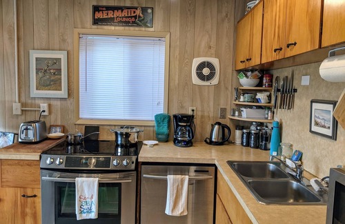 Rockaway Beach House | Escape from it all at this 1 acre beachfront getaway
