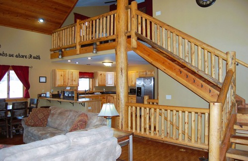 Hill City Cabin | Escape into the countryside. Spacious log home.