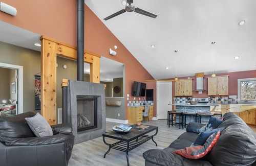 La Follette House | Escape Klaus-4 Bedroom/4 Bath sleeps 16 Quiet Deep Cove with 2 Slip Covered Dock