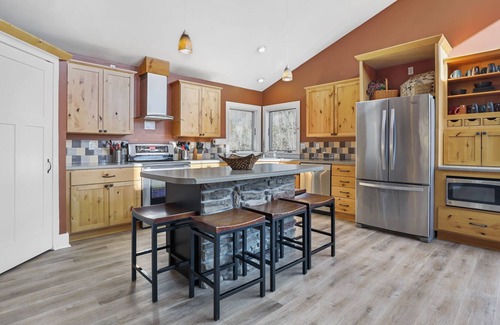 La Follette House | Escape Klaus-4 Bedroom/4 Bath sleeps 16 Quiet Deep Cove with 2 Slip Covered Dock