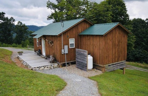Thorn Hill Cabin | Escape life’s busyness at Bear in Mind cabin