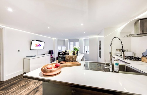 Snaresbrook Apartment | Escape London in London - Wanstead Village