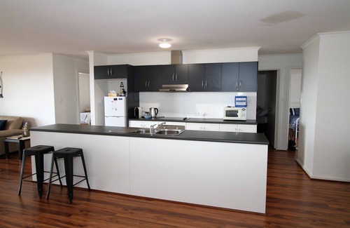 Para Wurlie House | Escape on Esplanade ~ Absolute Beachfront - Winter Specials!!!
