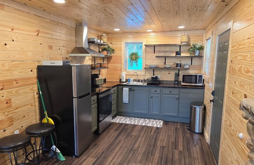 Dandridge Cottage | Escape reality at Douglas lake, HOT TUB, fire pit, Lake views. Couples Retreat.