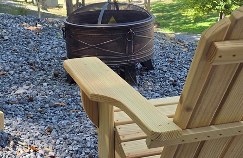 Dandridge Cottage | Escape reality at Douglas lake, HOT TUB, fire pit, Lake views. Couples Retreat.