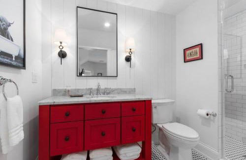 Van Dyne House | Escape the city life at The Highland Farmhouse