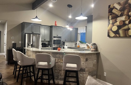Taylor House | Escape the City to Tequila Ranch! Your private oasis on 2 acres!