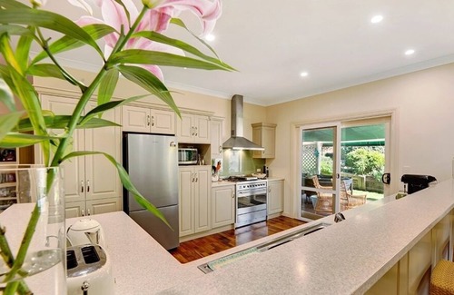 Bowral House | Escape the everyday overlooking Mount Gibraltar