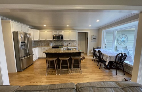 Lake Oconee House | Escape the noise; waterfront home on quiet cove; fenced yard; updated; low rates