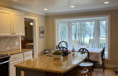 Lake Oconee House | Escape the noise; waterfront home on quiet cove; fenced yard; updated; low rates