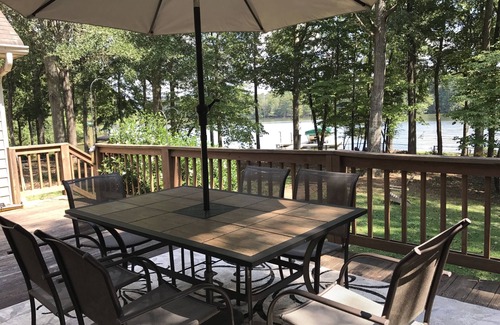 Lake Oconee House | Escape the noise; waterfront home on quiet cove; fenced yard; updated; low rates