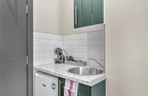 Shacklewell Apartment | Escape the Ordinary: Cozy and Charming Studio